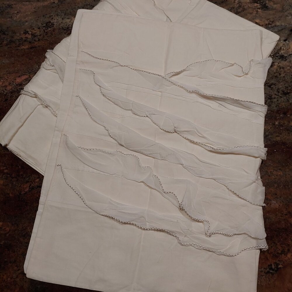 2 DKNY Cotton Flutter Cream Cotton Ruffled Standard Pillow Shams 30x20"
